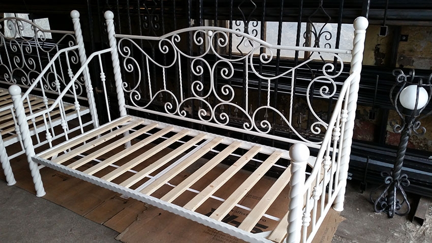 Кованая кровать